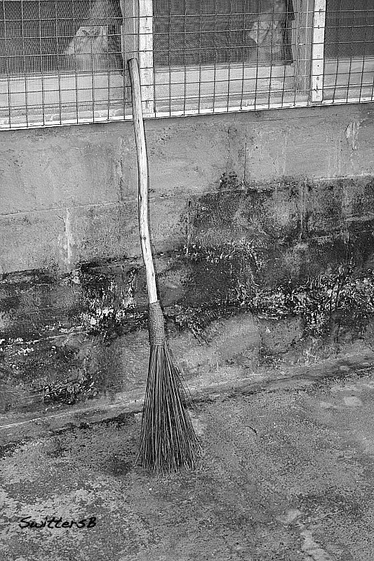 homemade broom swittersb