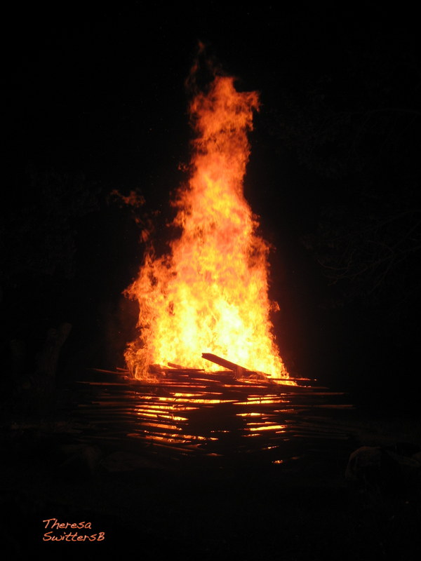 photography-bonfire-camping-montana-theresa muncy-swittersb