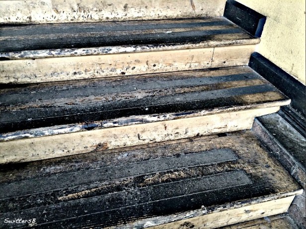 photography-old stairs-dirty stairs-SwittersB