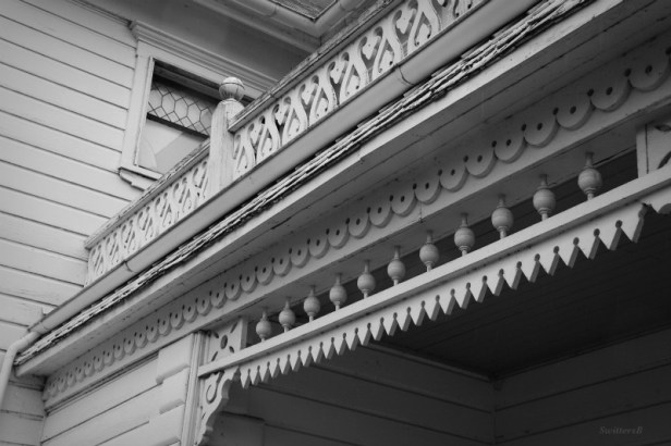 photography-old house-ornate porch-SwittersB