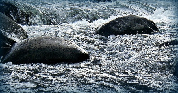 photography-water-rapids-boulders-SwittersB