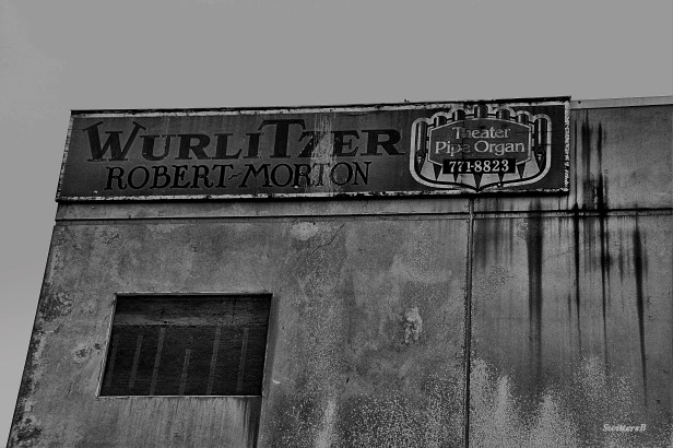 photography-pipe organ-wurlitzer-black and white-old sign