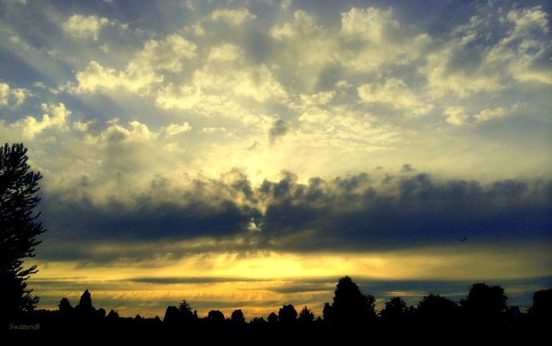 phtography-sundown-sunset-clouds-rays-SwittersB