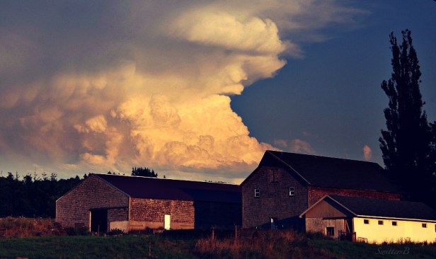 clouds-looming-farm-rural-sky-photography-SwittersB