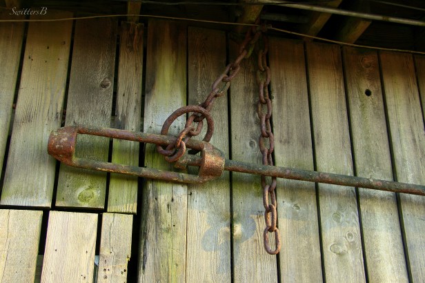 rustic-door-iron work-photography-SwittersB