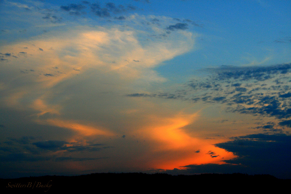 clouds-gold dark-sunset-sky-contrast-photograhy-SwittersB