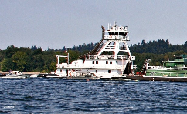 Columbia River-Oregon-Boating Safety-Photography-SwittersB