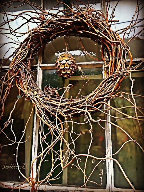 Fall-wreath-change-pine cone-photography-SwittersB