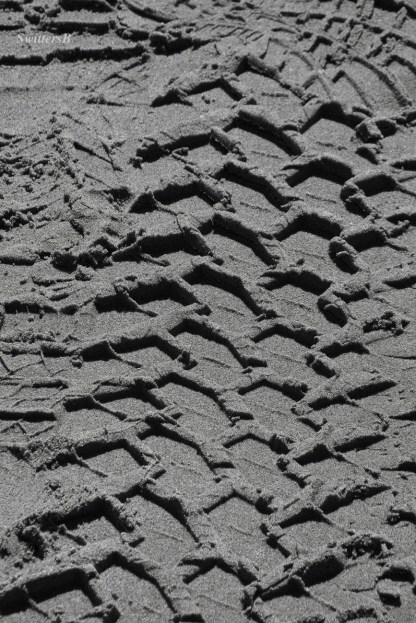 impressions-tire tracks-sand-tread-track-photography-SwittersB