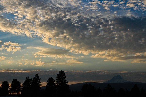 Mt. Hood-Oregon-clouds-layers-dark crowds-dusk-SwittersB