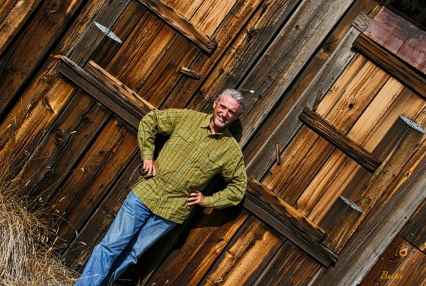 balance-old building-SwittersB-rustic-rural-old wood
