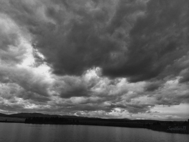 brooding-dark clouds-lake-nature-Oregon-photography-SwittersB