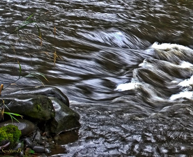 quiet spot-rapids-rocks-river-SwittersB-photography-Oregon