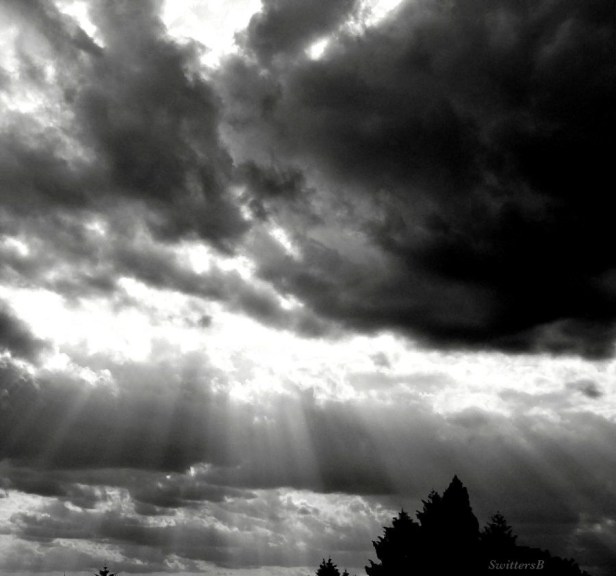 ray-beam-Oregon-photography-SwittersB-dark cloud-rays-light-sky