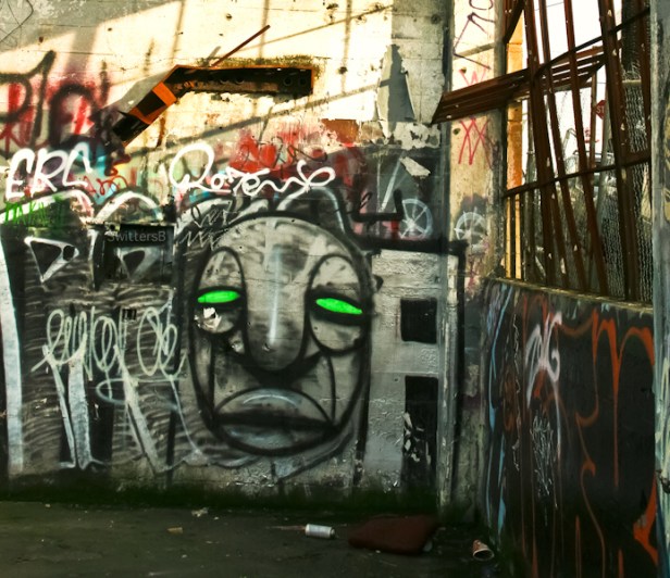 green eyes-graffiti-Portland-SwittersB-urban-art