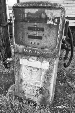 old gas pump-rural-farming-SwittersB-photo