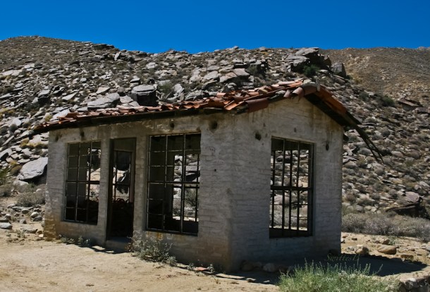 old service station-desert-Wentworth Canyon-SwittersB
