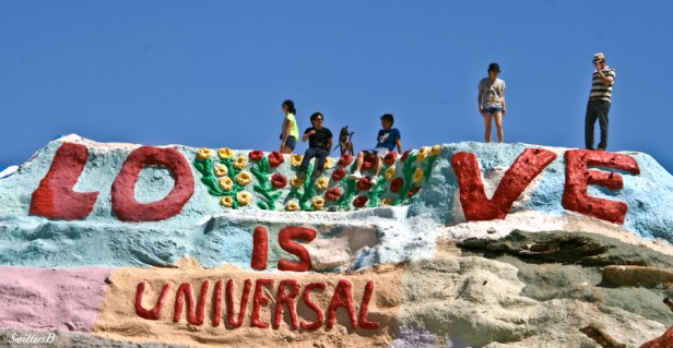 salvation mountain-people-top-SwittersB