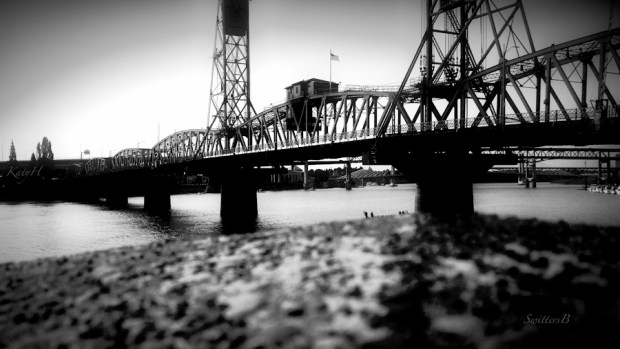 Hawthorne bridge-Portland-SwittersB-Willamette River-KH