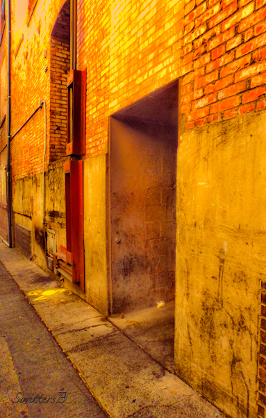 doorway-alley-Seattle-SwittersB