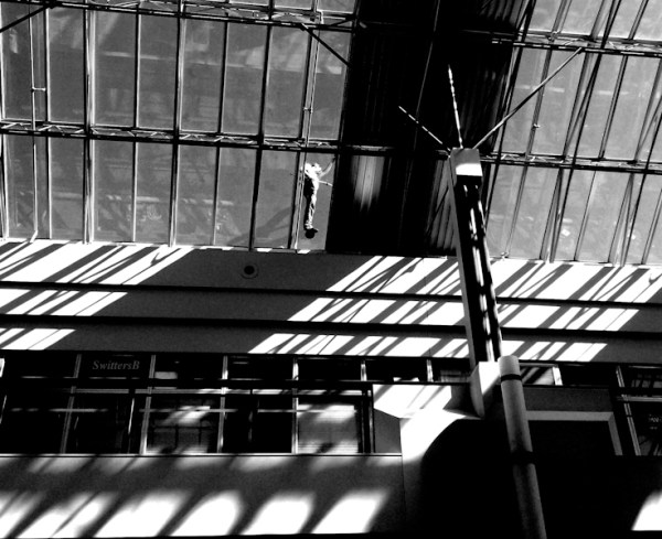 glass ceiling-Lloyd Center-cleaning-SwittersB