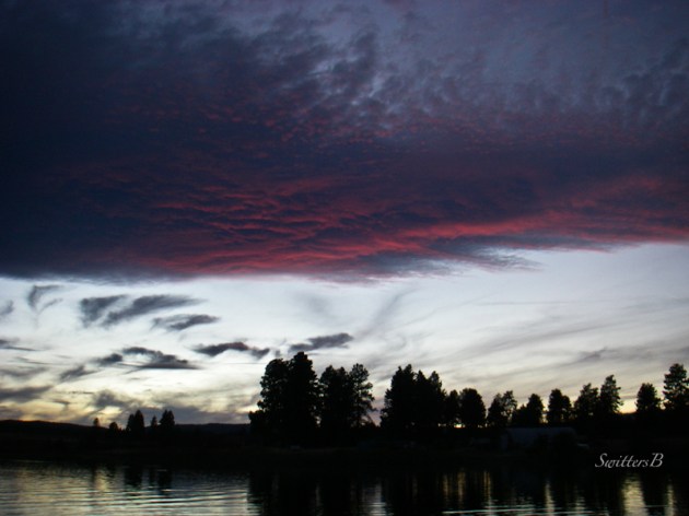 red sky-clouds-Oregon-lake-SwittersB
