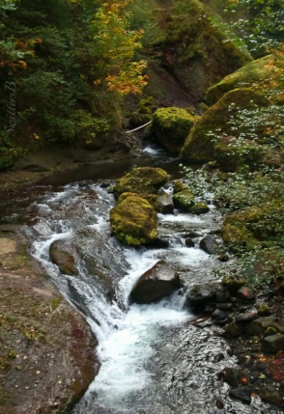 boulders-stream-rapids-SwittersB