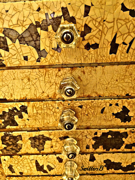 old drawers-peeling pain-knobs-SwittersB