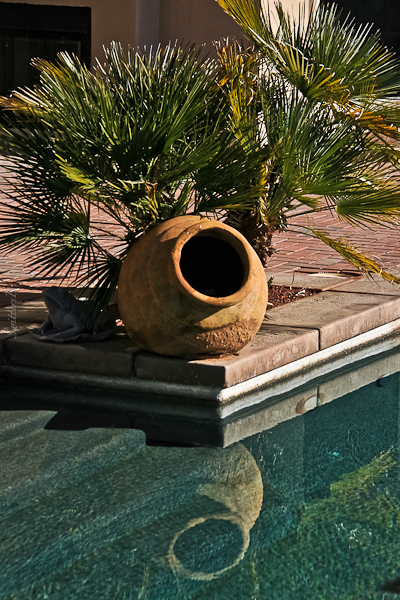 rancho-urn-pool-reflection-SwittersB
