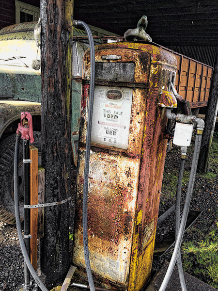 old gas pump-farm-shed-SwittersB