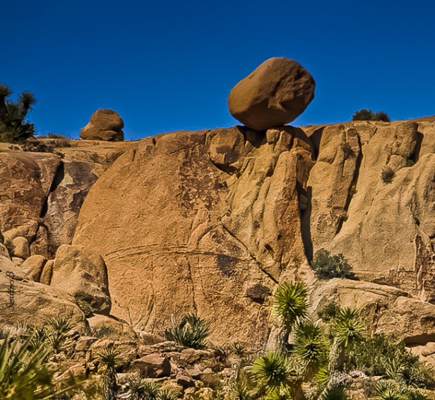 boulder-teetering-Joshua Tree NP-California-SwittersB
