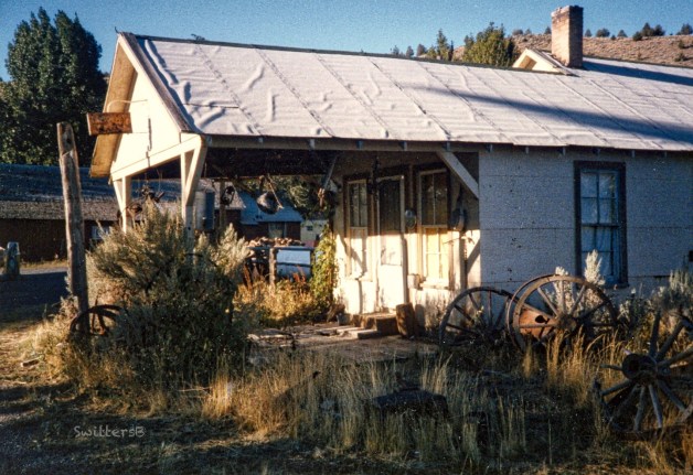 Frenchglen-old building-wagon wheels-SwittersB