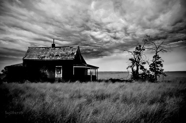 old ranch-Madras-Oregon-dark clouds-SwittersB