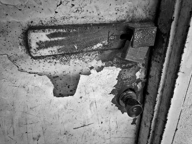 locked out-door-rust-bw-SwittersB 2.jpeg