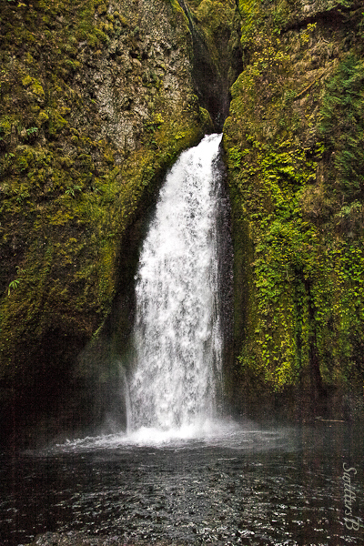 april-waterfall-gorge-oregon-swittersb